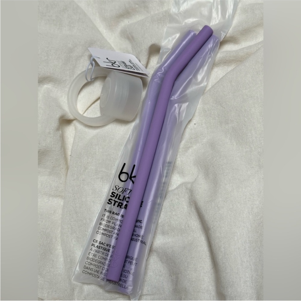 Never used! Comes with straw cap! Little! Lilla!